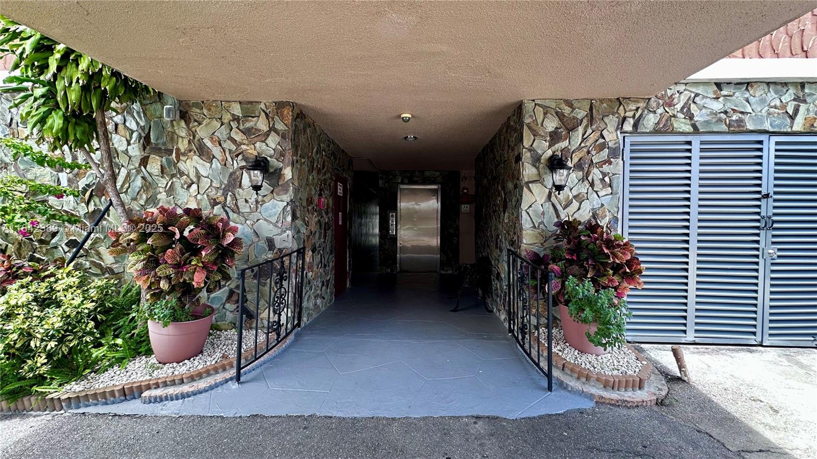 301 NE 14th Ave 703