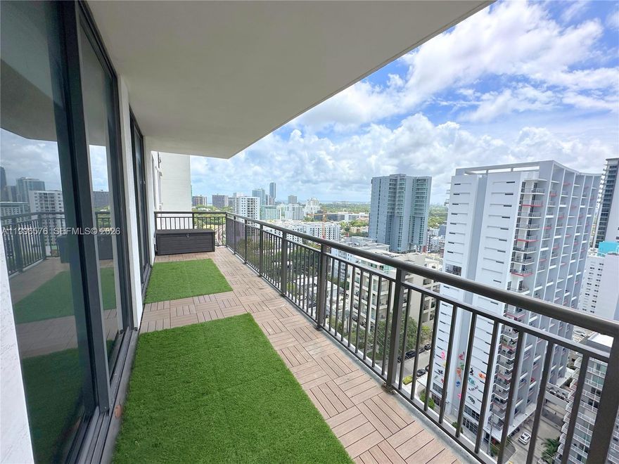 This spacious 1/1 unit in the Nine Building is in great condition. The unit features a large modern kitchen, tile floors, double vanity in bathroom, walk-in closet, desk/work area. There is a large balcony spreading the width of the unit, the West View is spectacular and has views of Biscayne bay to the South and Marlins Stadium to the North. The building is also conveniently located across the street from a Metrorail Stop and has a Publix directly downstairs.