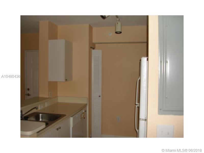 VISTA TRACE 4 CONDO - Residential Lease