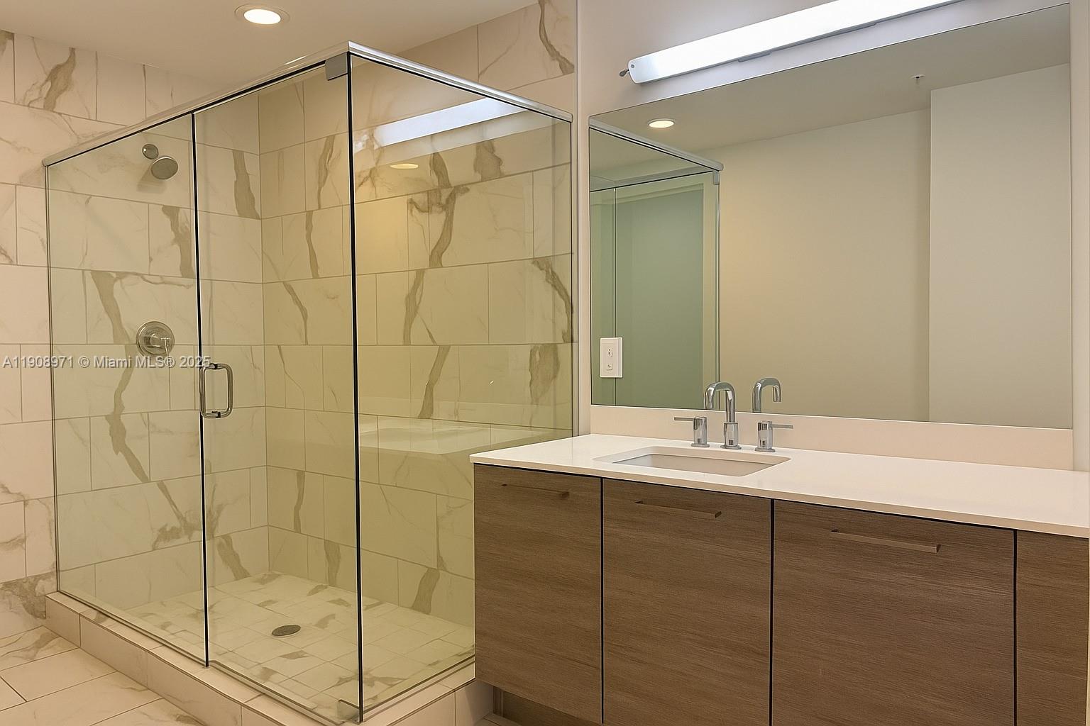 ¤SPANISH RIVER LAND CO A - Residential Lease