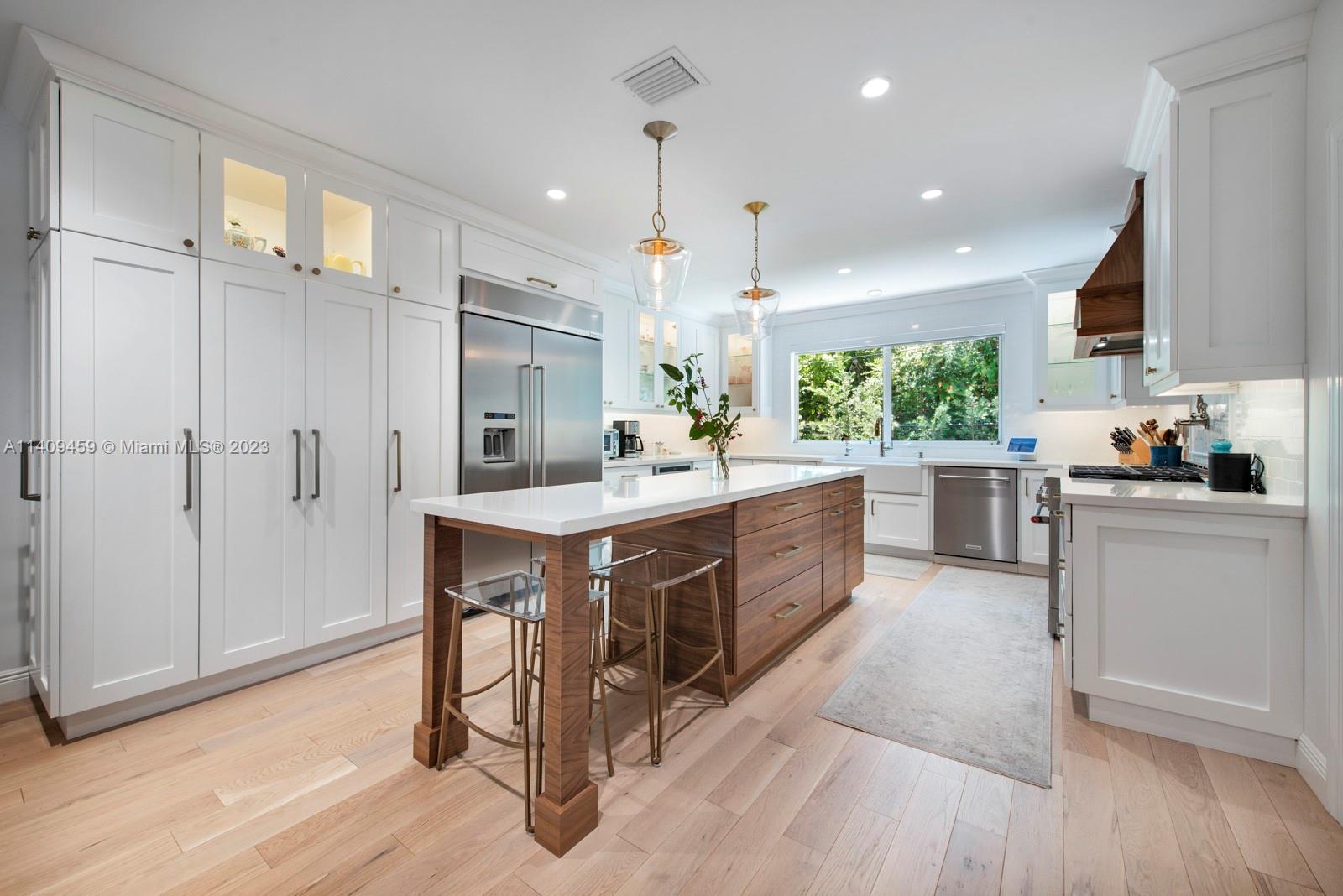 BAY BREEZE SEC MIAMI SHOR - Residential