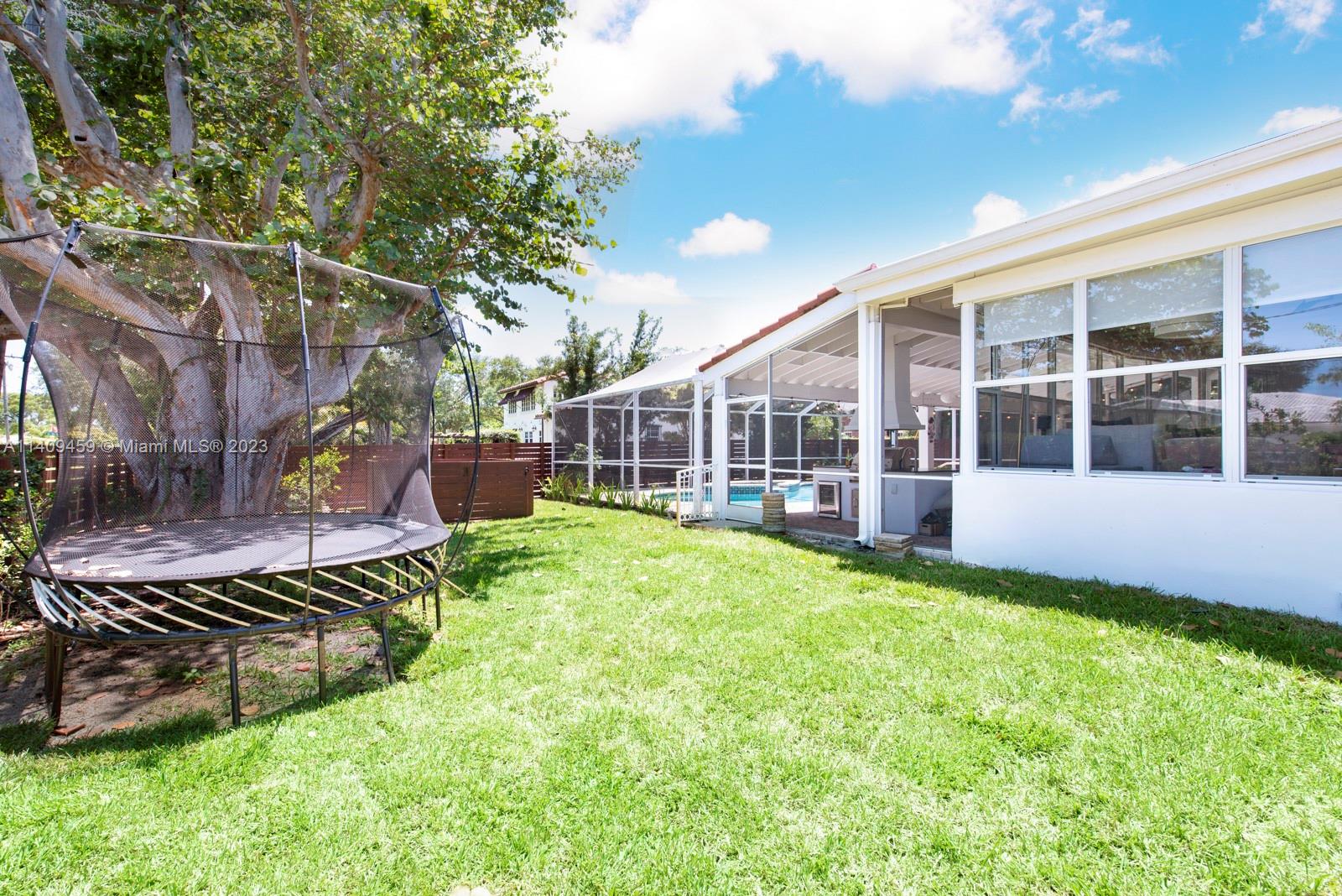 BAY BREEZE SEC MIAMI SHOR - Residential