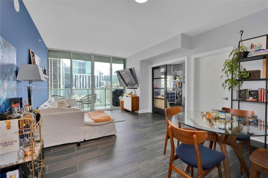 Elevated on a high floor with sweeping views of Brickell and Downtown, this sophisticated 1-bedroom plus den residence blends style, function, and location. The oversized den easily converts to a second bedroom, complemented by two full baths and sleek tile flooring throughout. Thoughtfully updated with contemporary finishes, the space exudes modern comfort. Residents enjoy premier amenities including a bayfront pool, state-of-the-art gym, spa, and social lounge—all in the vibrant heart of Downtown Miami.