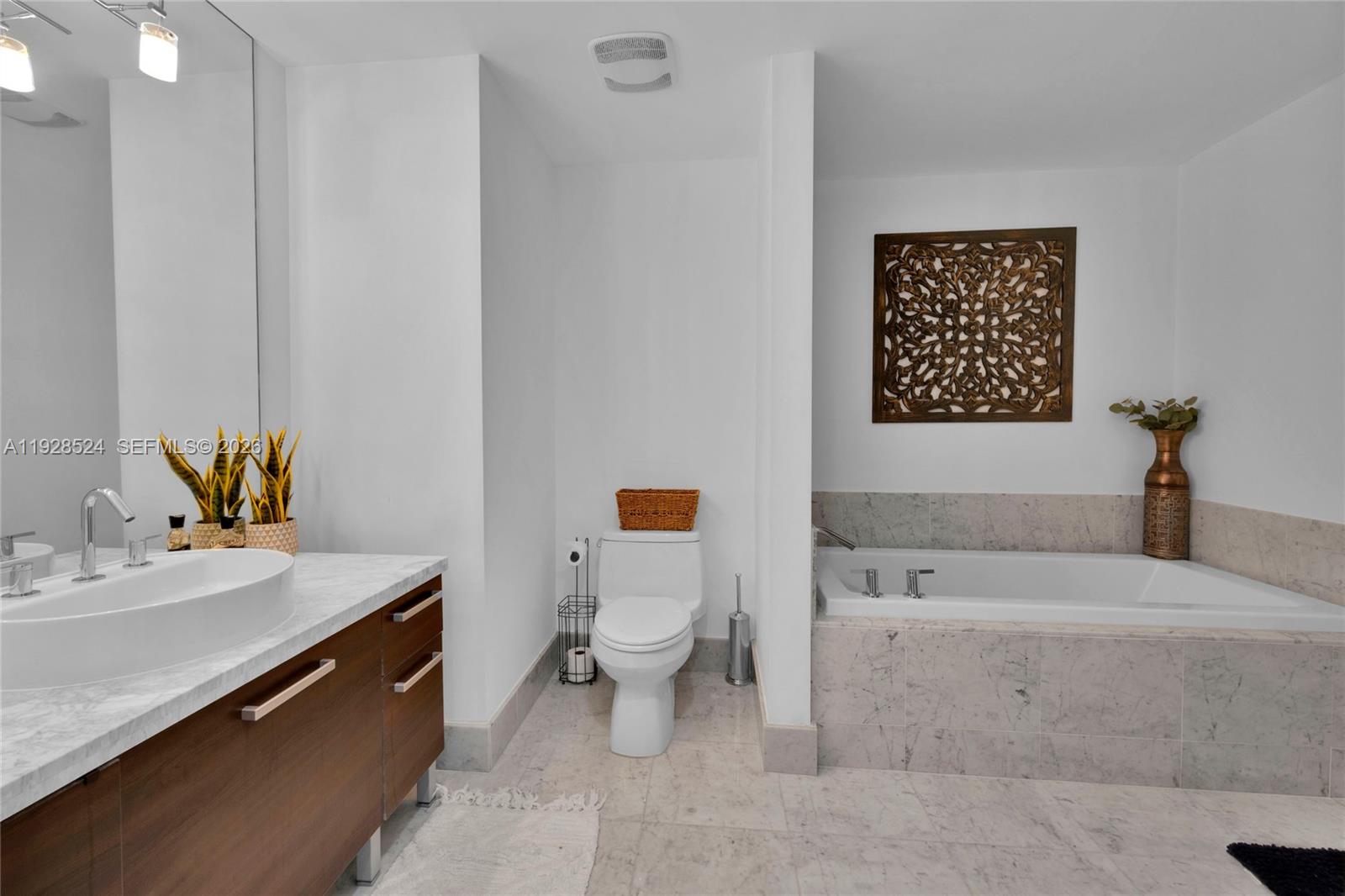 VIZCAYNE SOUTH CONDO - Residential