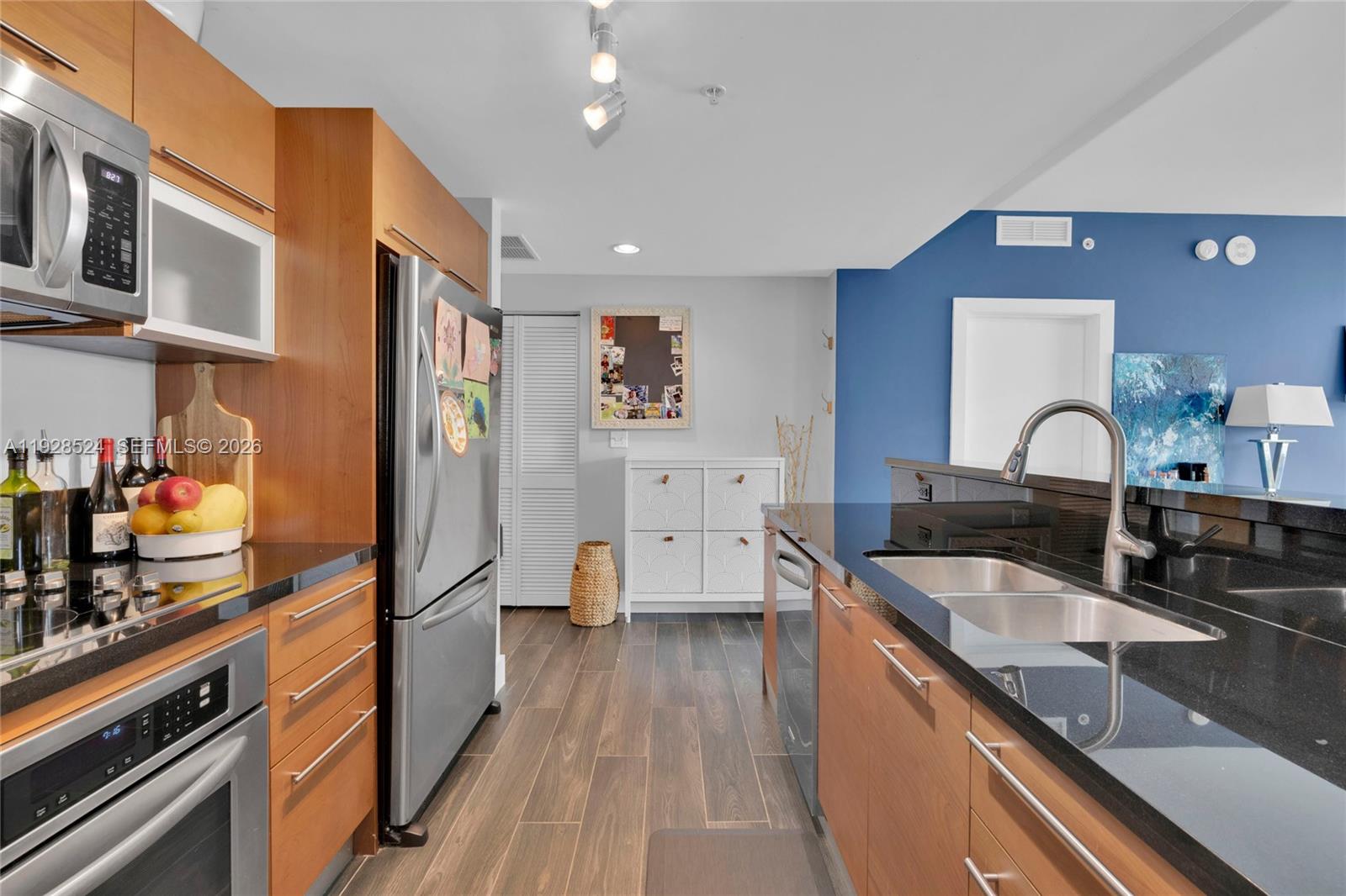 VIZCAYNE SOUTH CONDO - Residential