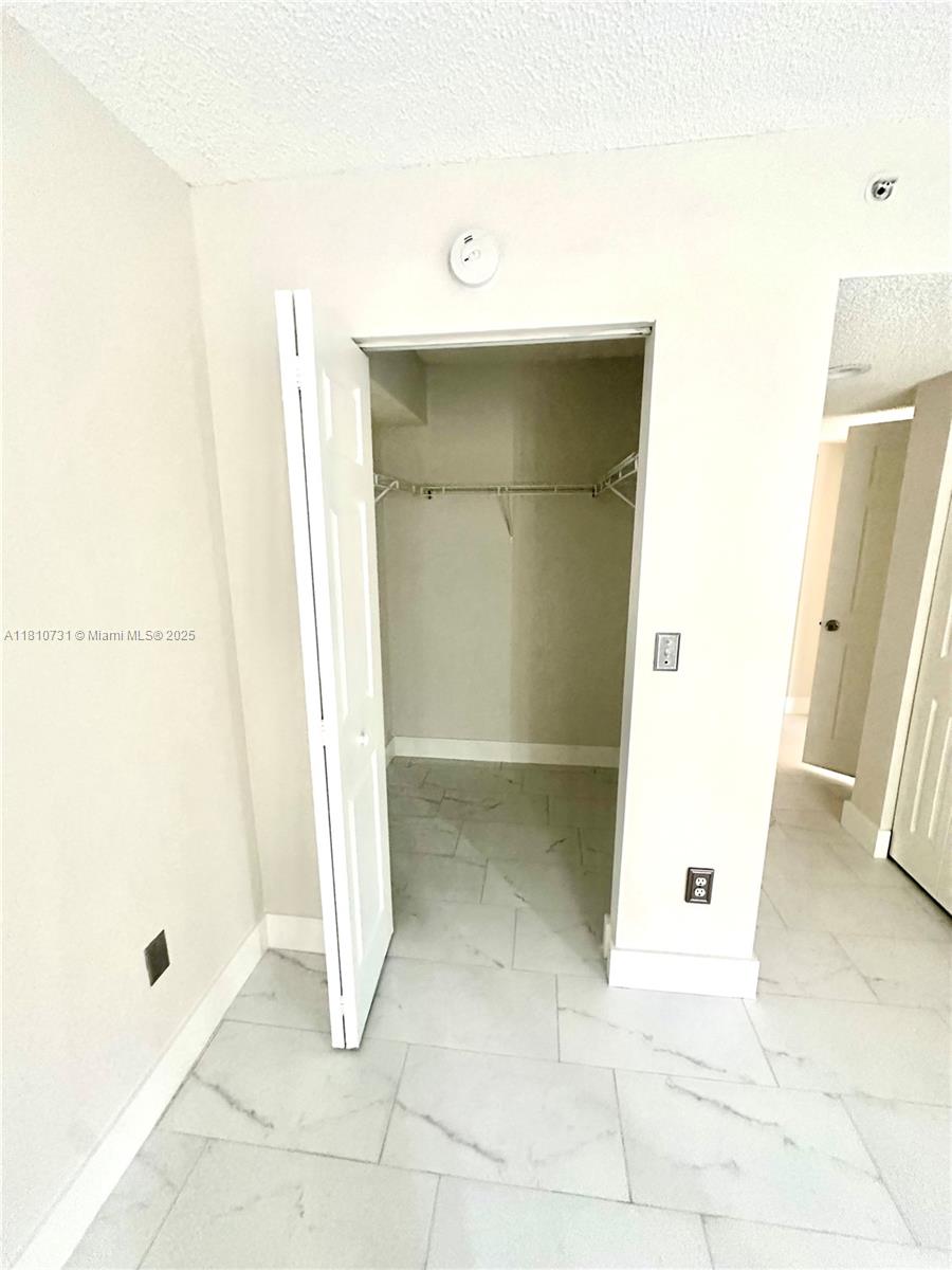 1875 Napoli Luxury - Residential