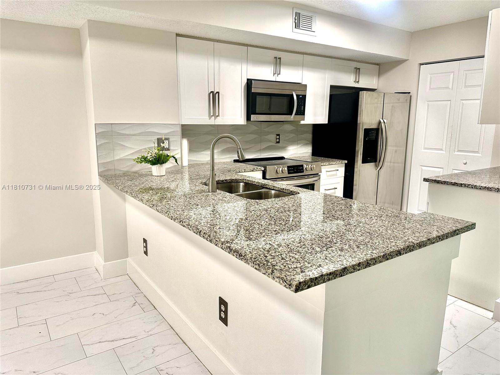 1875 Napoli Luxury - Residential