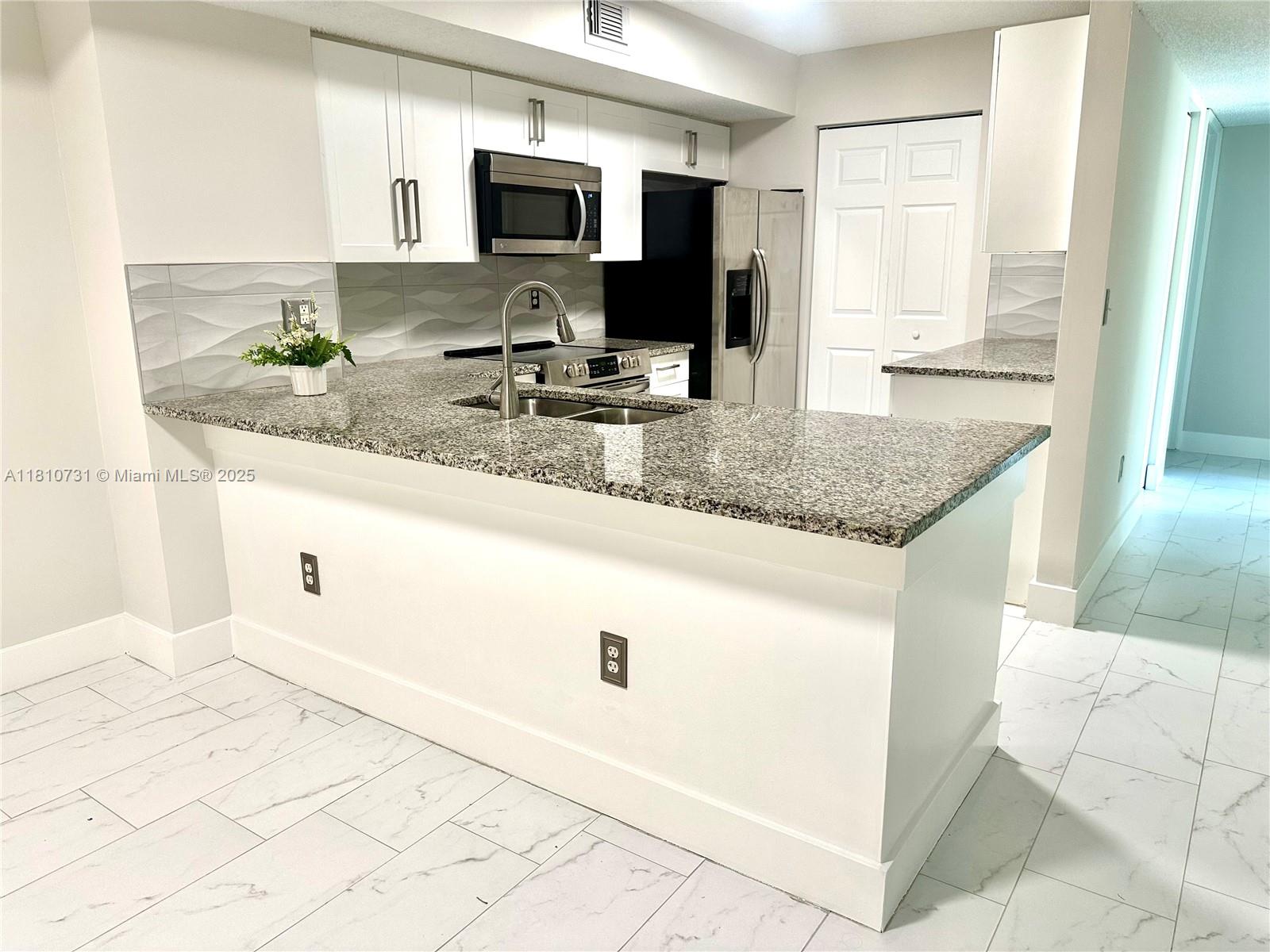 1875 Napoli Luxury - Residential