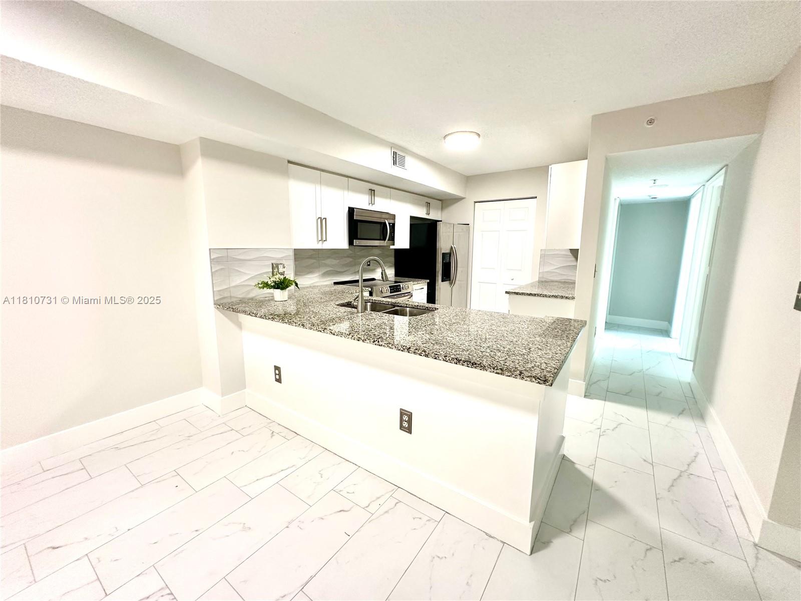 1875 Napoli Luxury - Residential