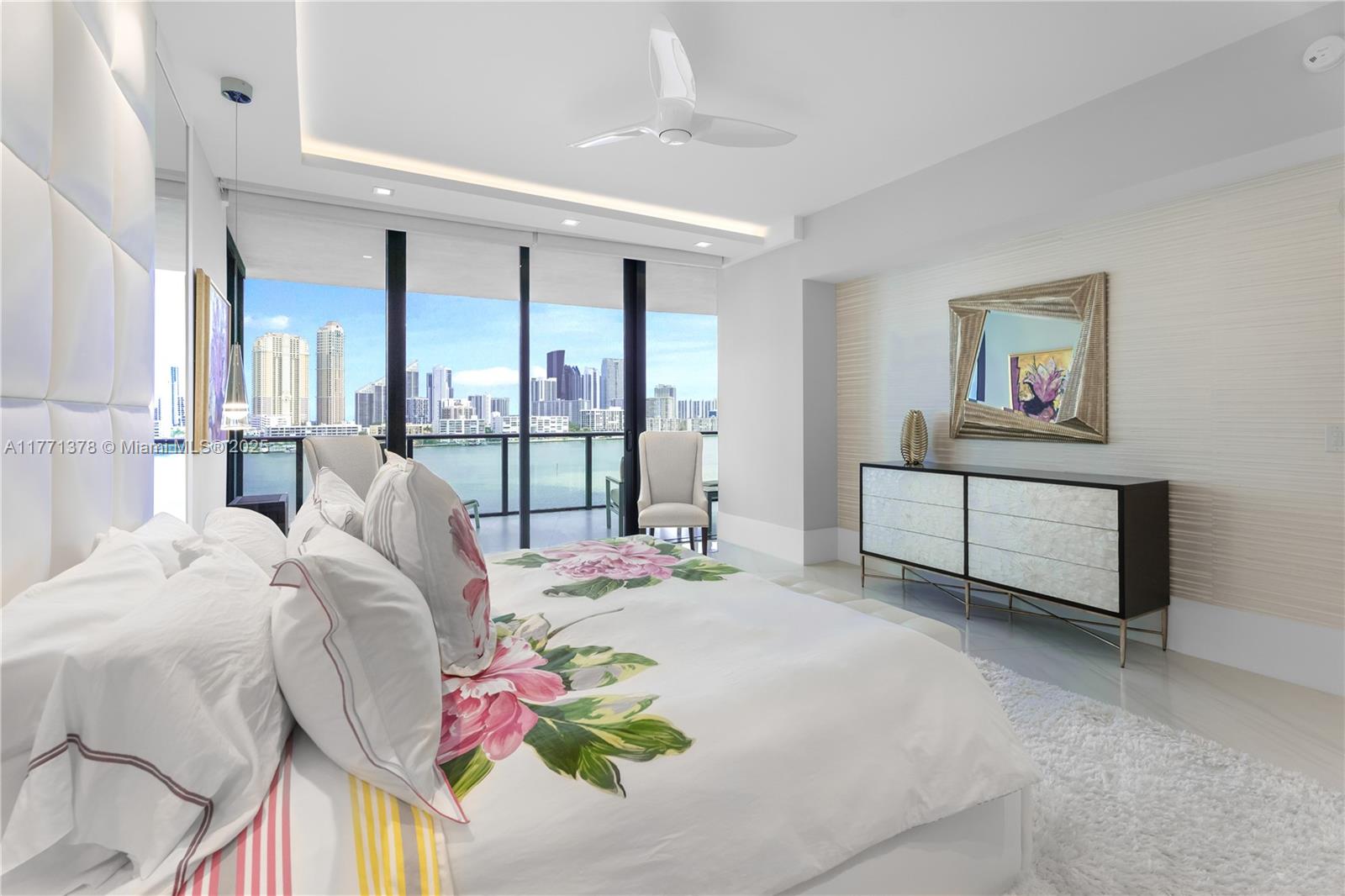 PRIVE CONDO - Residential