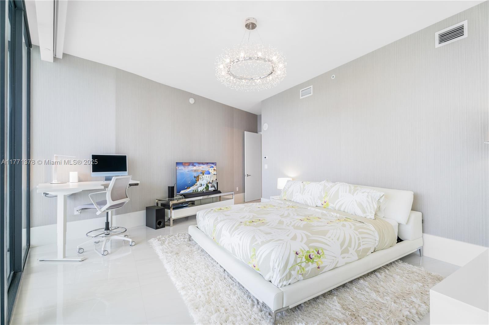 PRIVE CONDO - Residential