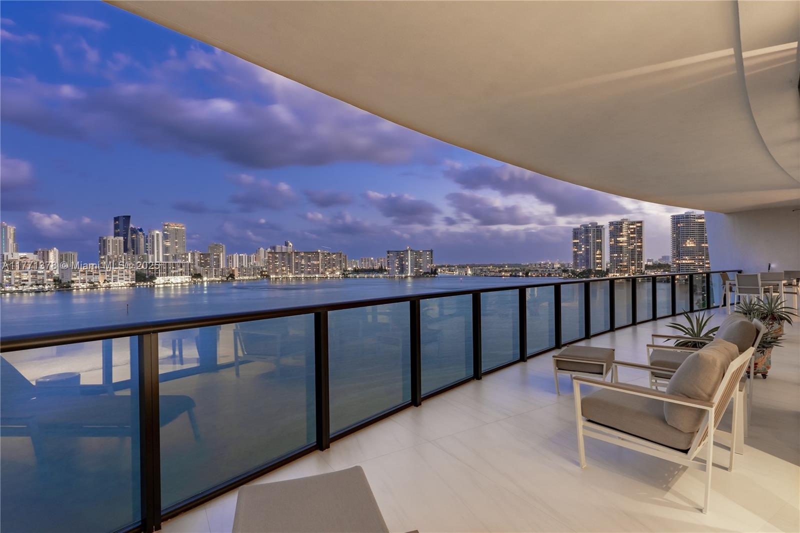 PRIVE CONDO - Residential