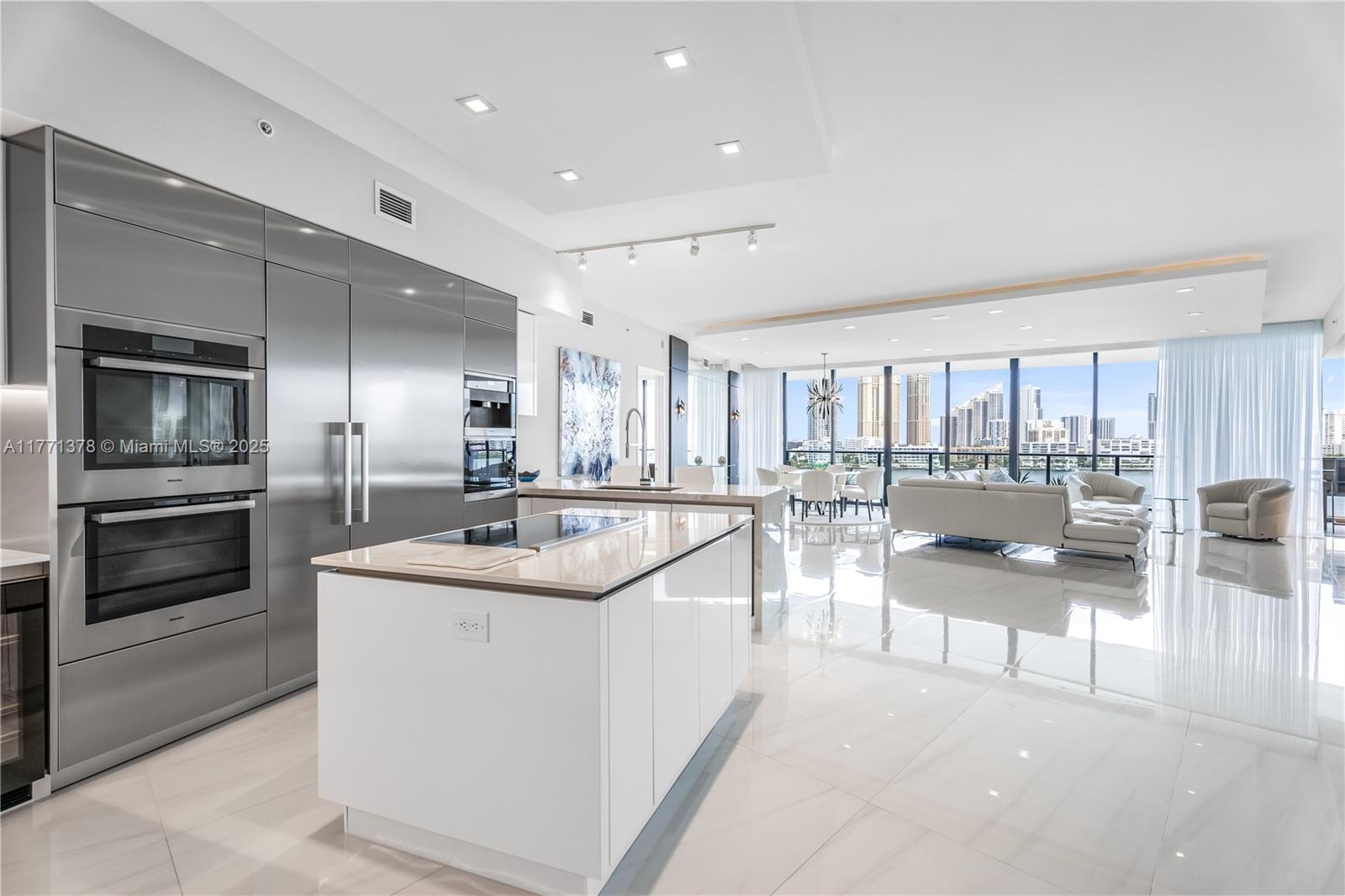 PRIVE CONDO - Residential