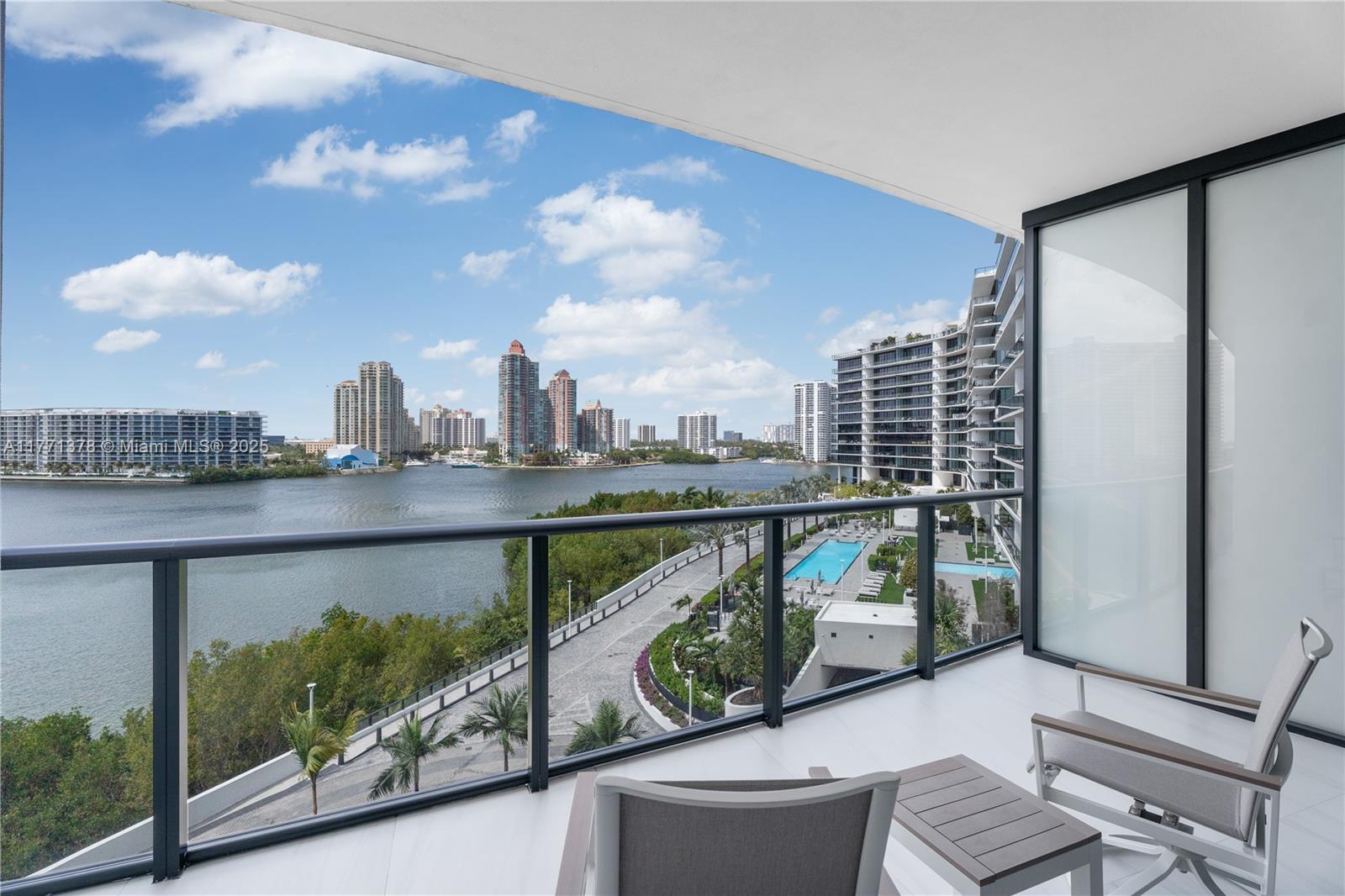 PRIVE CONDO - Residential