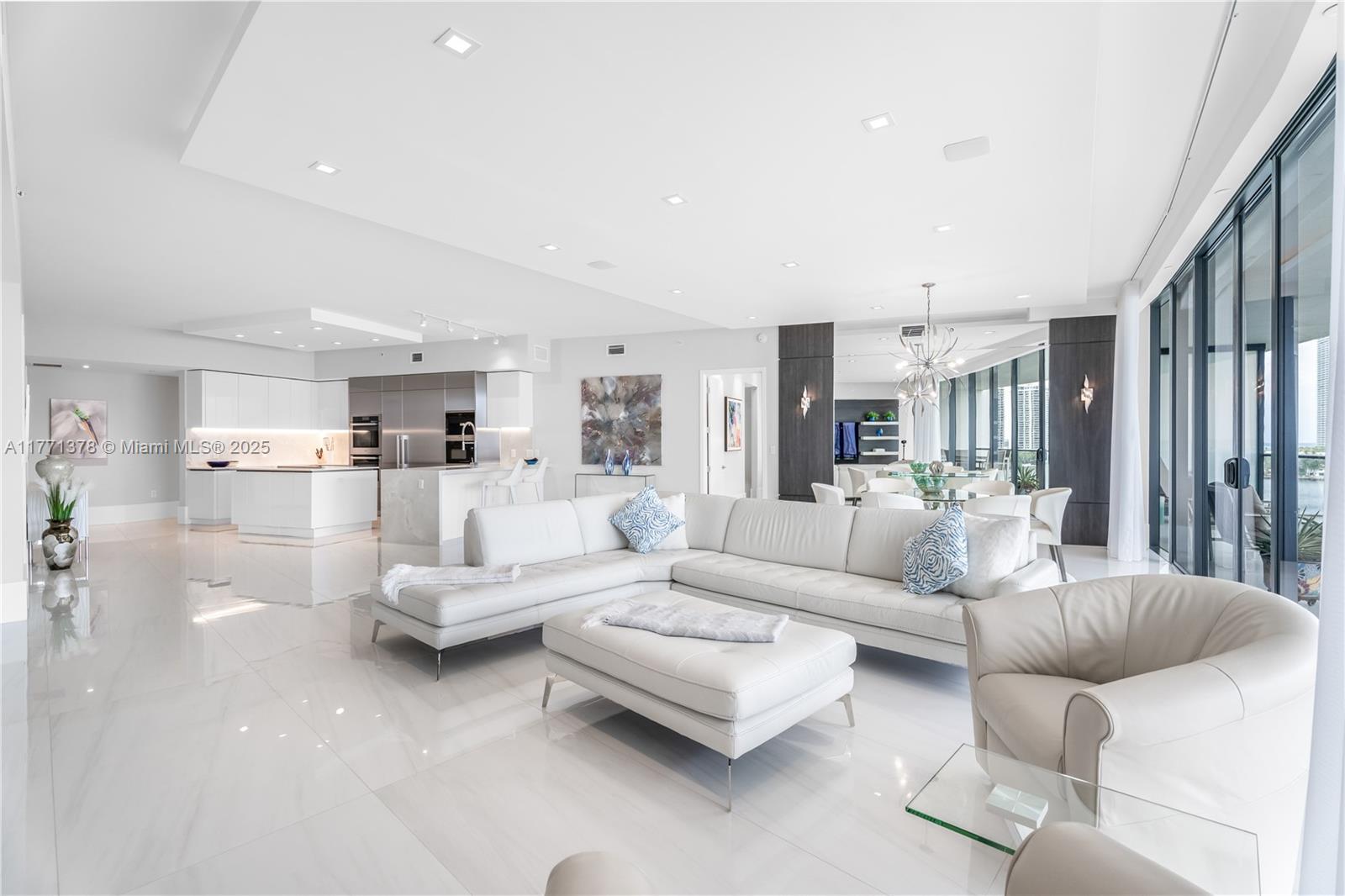 PRIVE CONDO - Residential