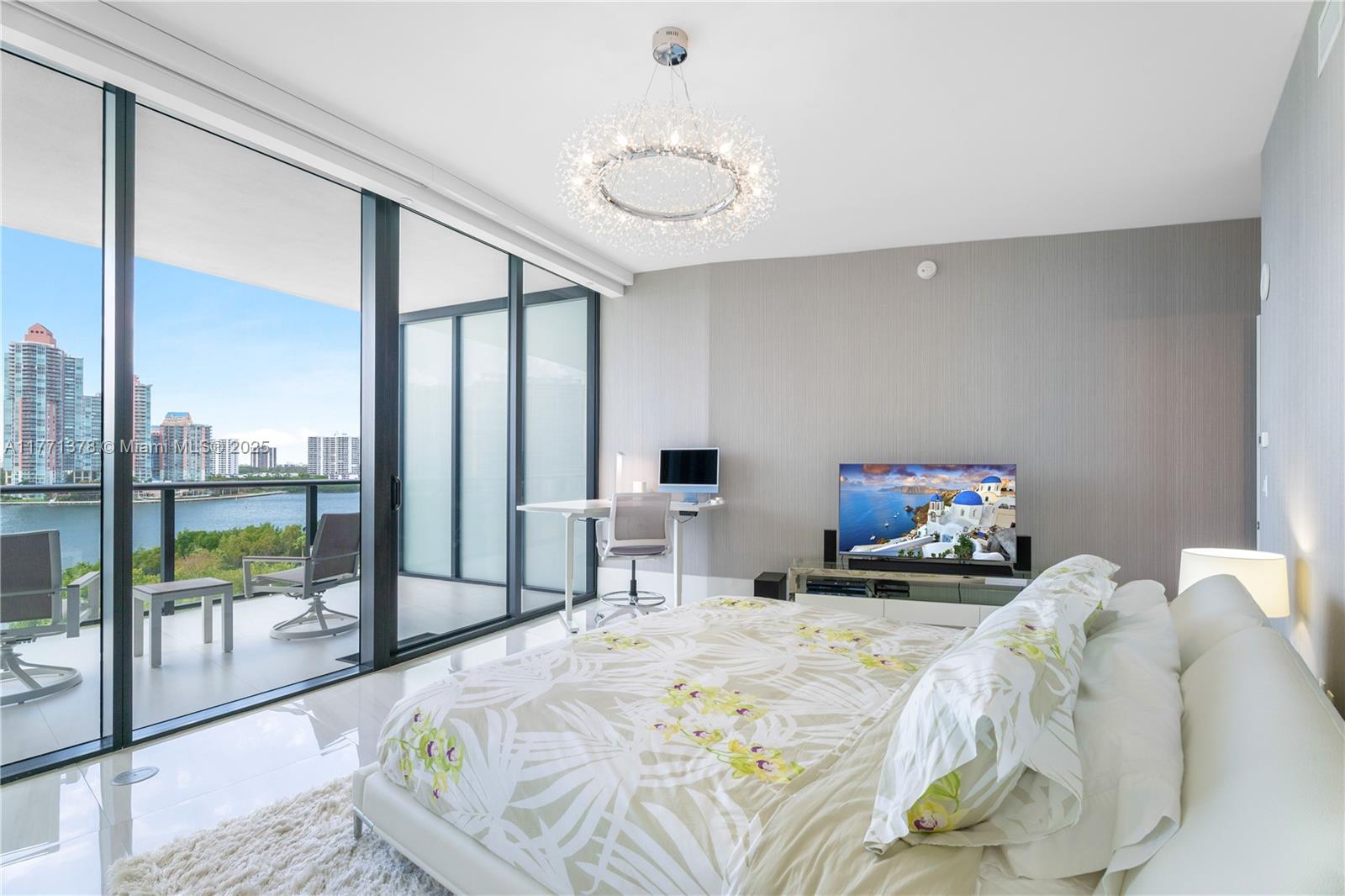 PRIVE CONDO - Residential