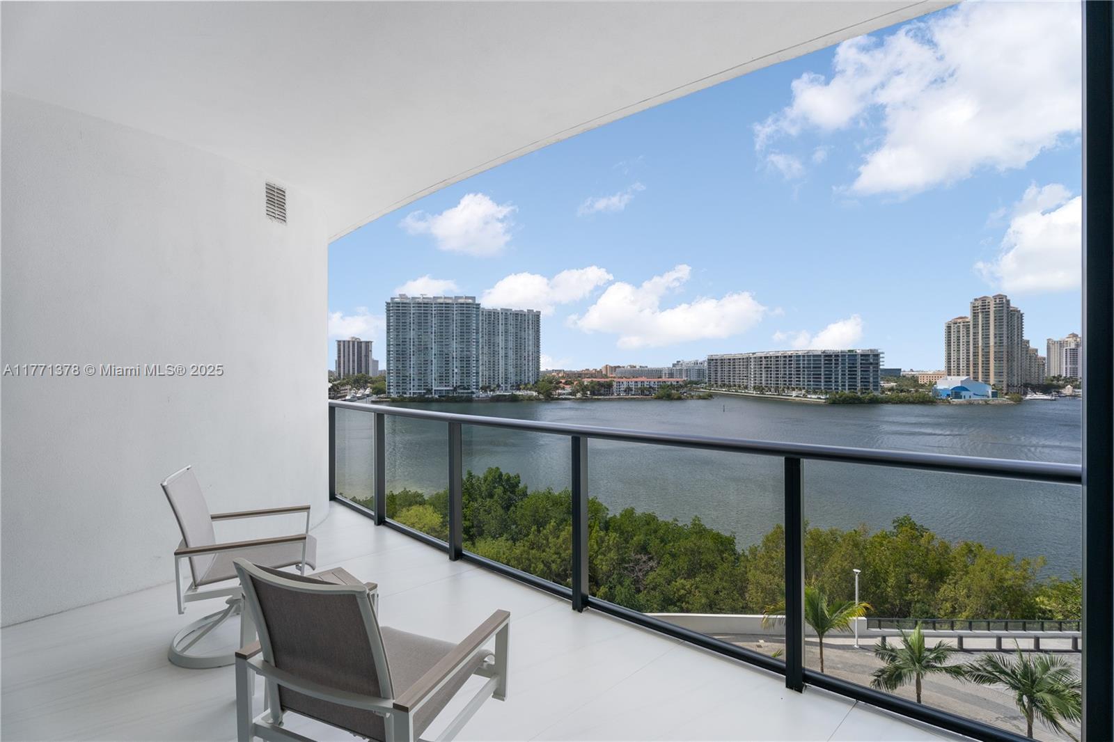 PRIVE CONDO - Residential
