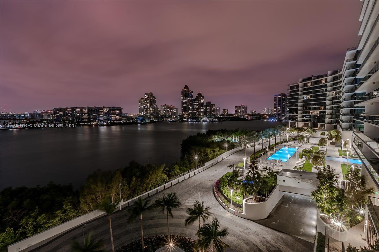 PRIVE CONDO - Residential
