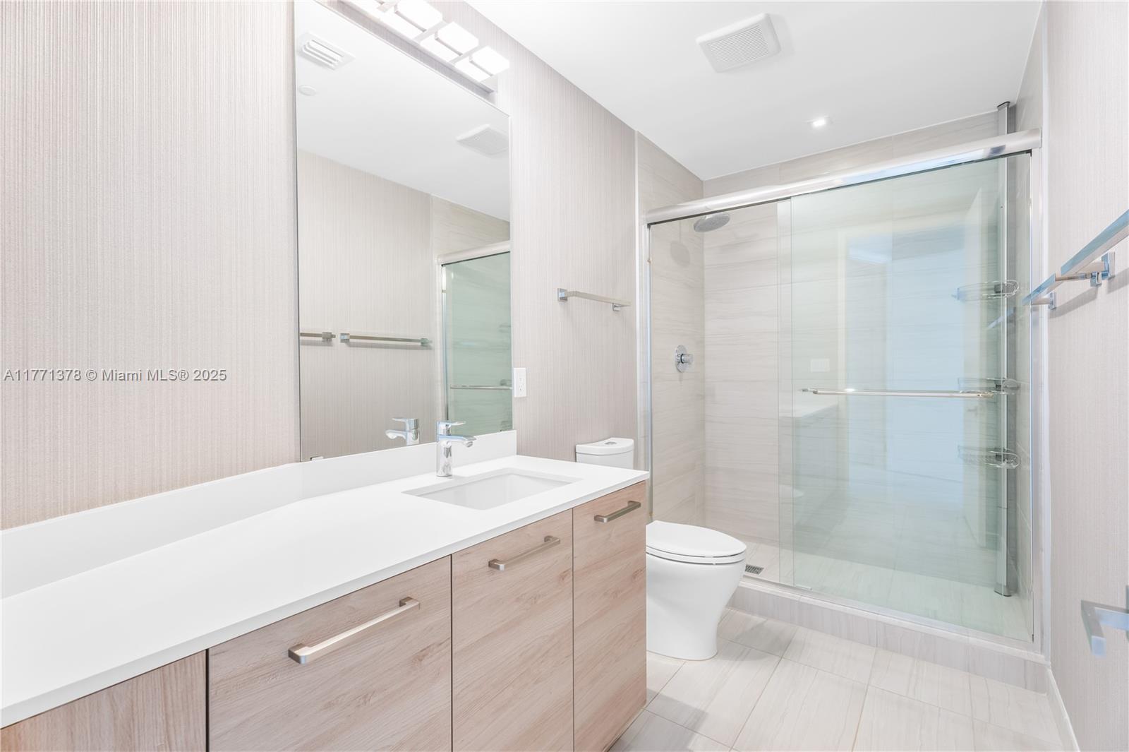 PRIVE CONDO - Residential