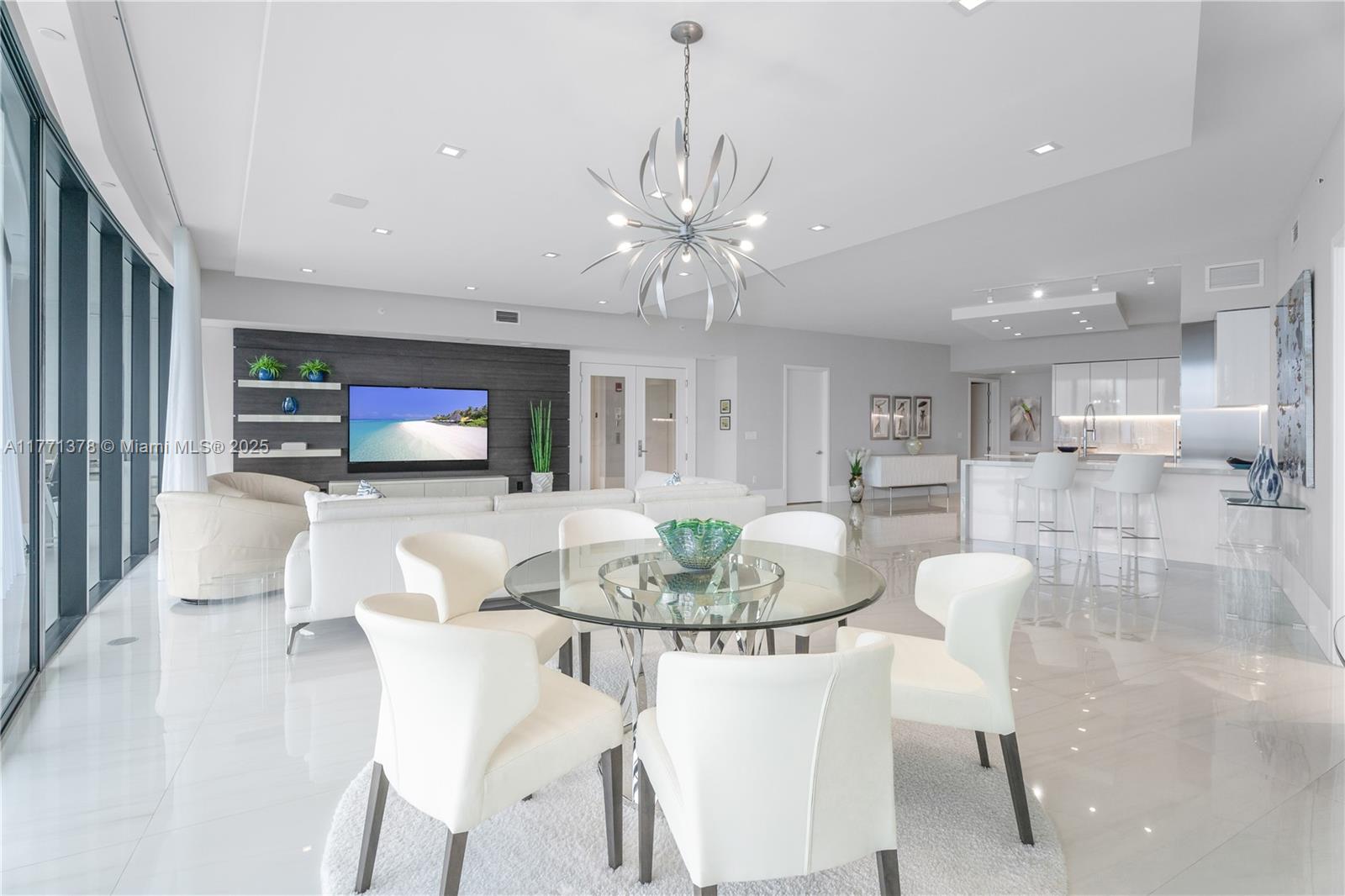 PRIVE CONDO - Residential