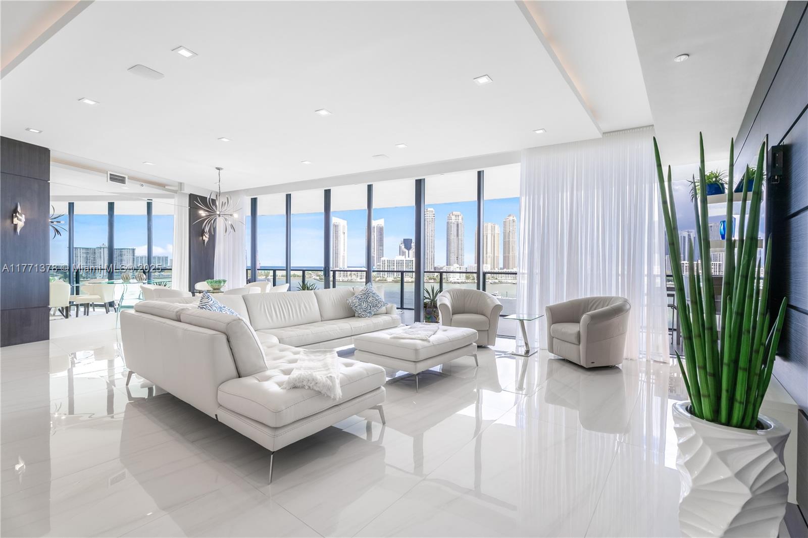 PRIVE CONDO - Residential