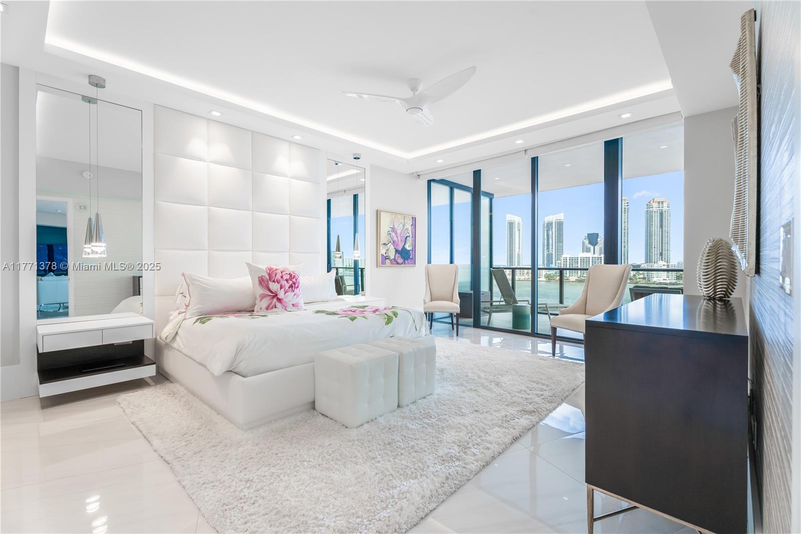 PRIVE CONDO - Residential