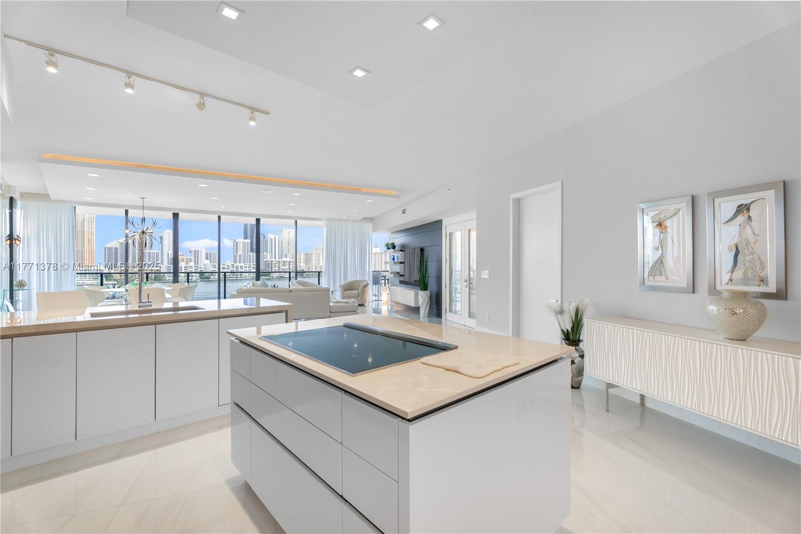PRIVE CONDO - Residential