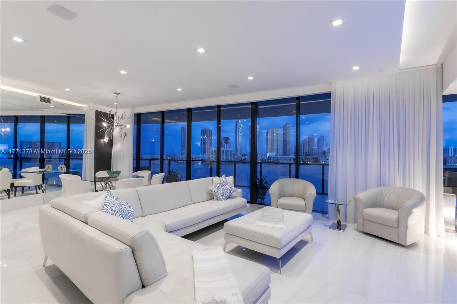 PRIVE CONDO - Residential