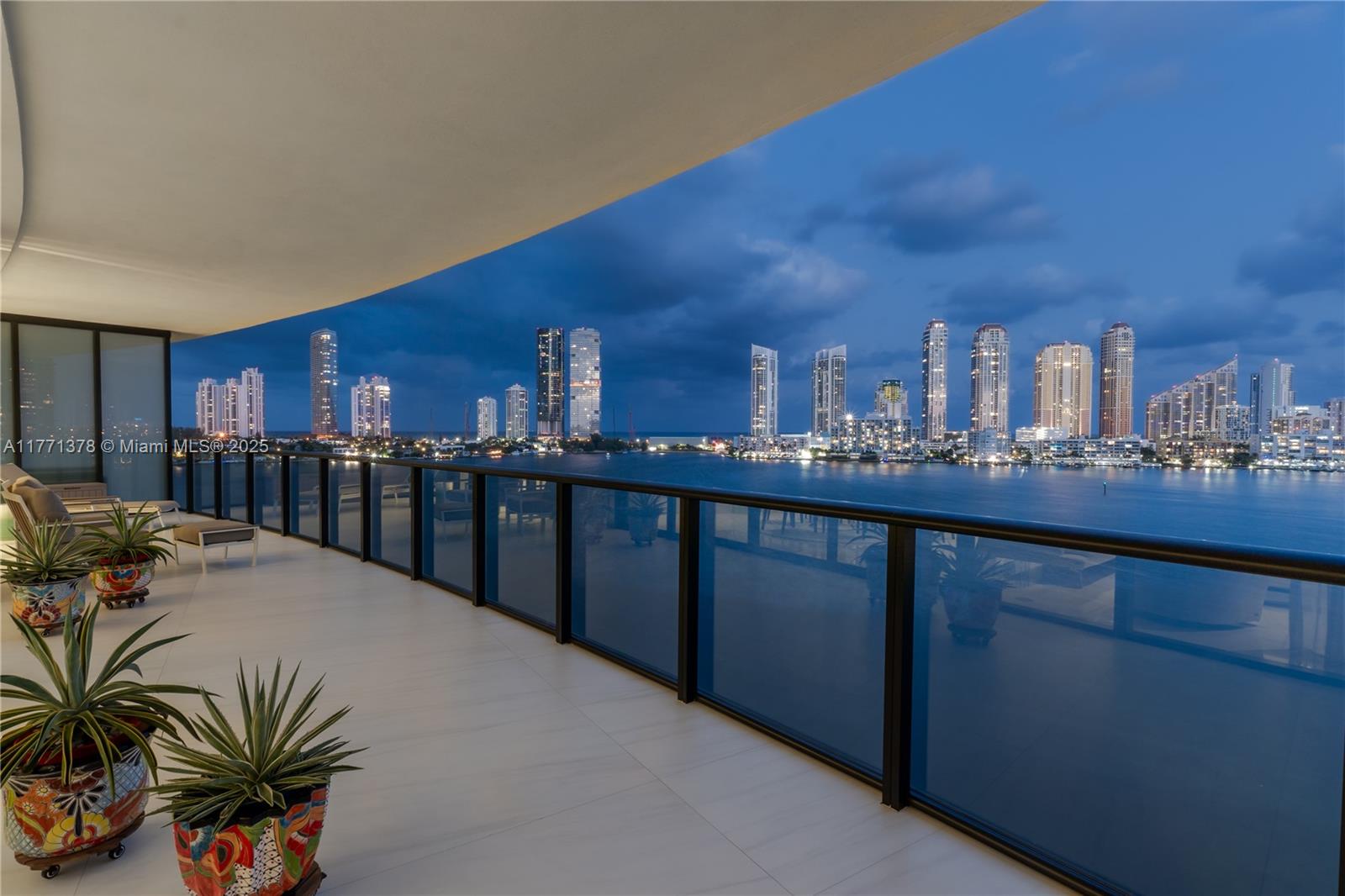 PRIVE CONDO - Residential