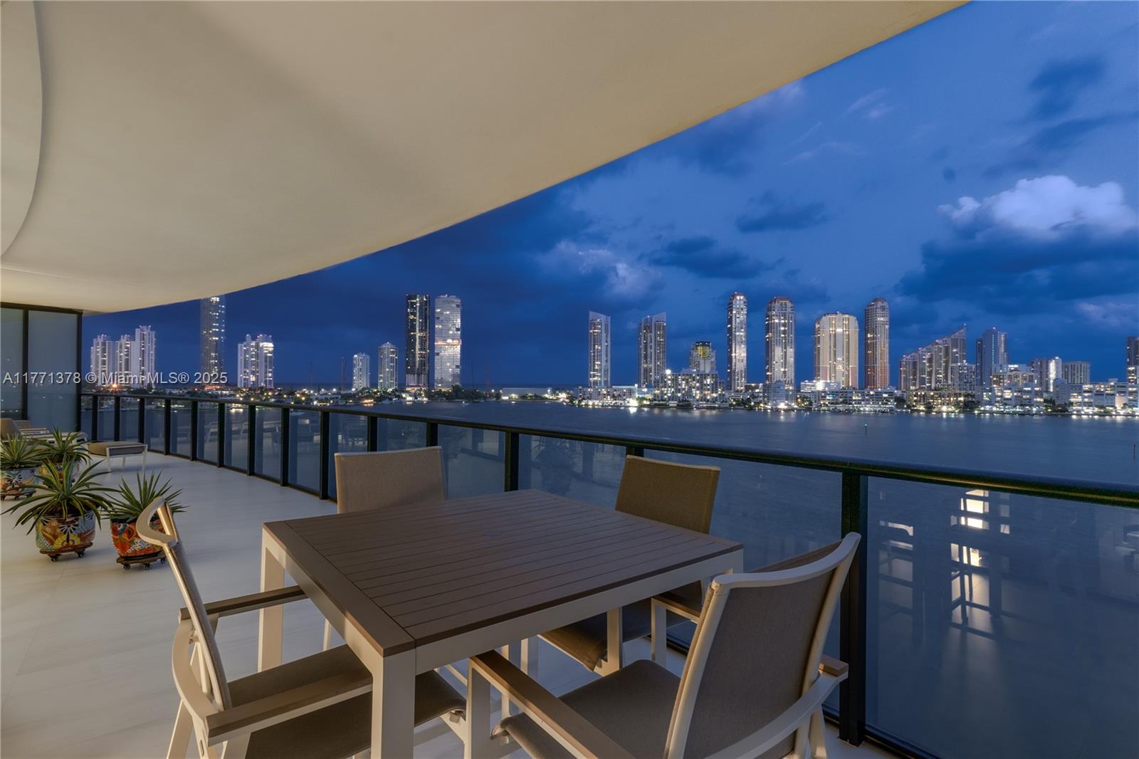 PRIVE CONDO - Residential