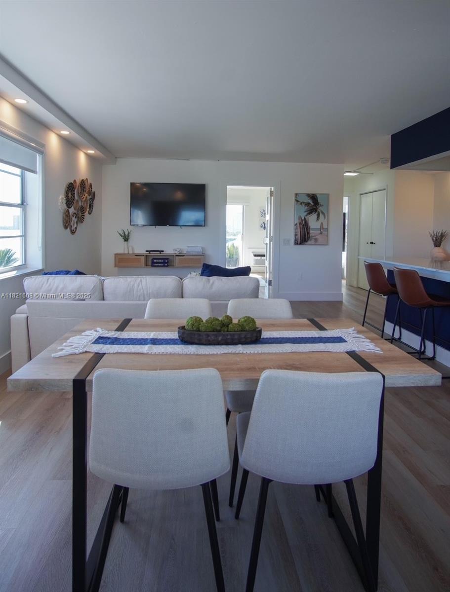 BAYSHORE YACHT & TENNIS C - Residential