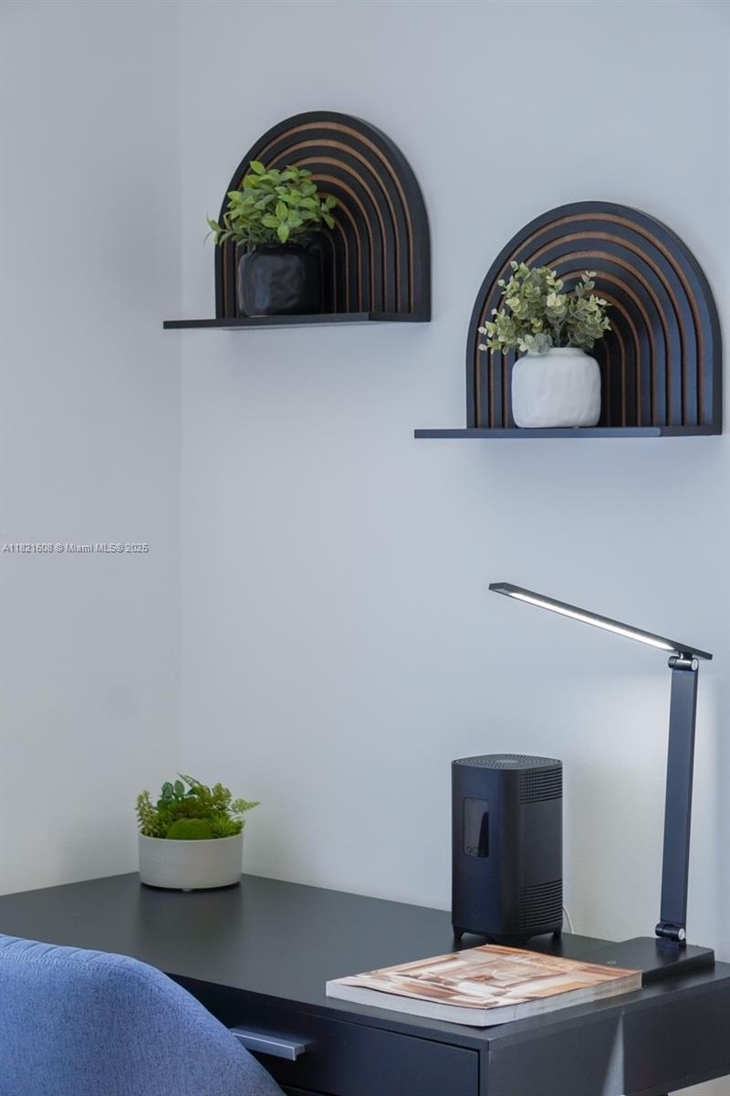 BAYSHORE YACHT & TENNIS C - Residential