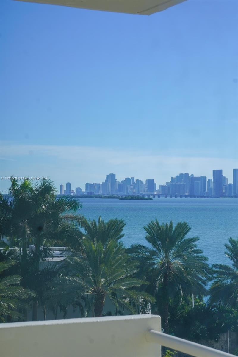 BAYSHORE YACHT & TENNIS C - Residential