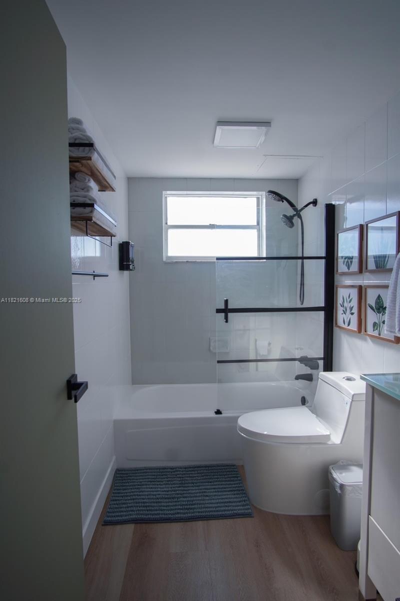 BAYSHORE YACHT & TENNIS C - Residential