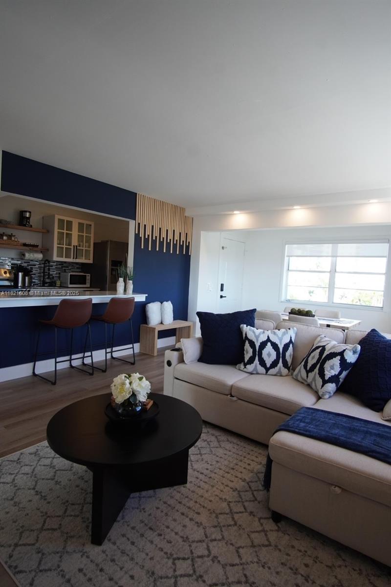 BAYSHORE YACHT & TENNIS C - Residential