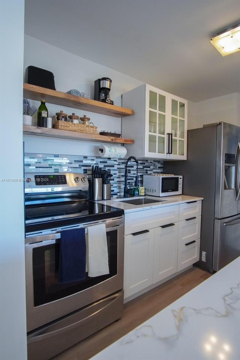 BAYSHORE YACHT & TENNIS C - Residential