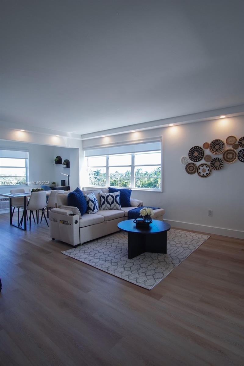 BAYSHORE YACHT & TENNIS C - Residential