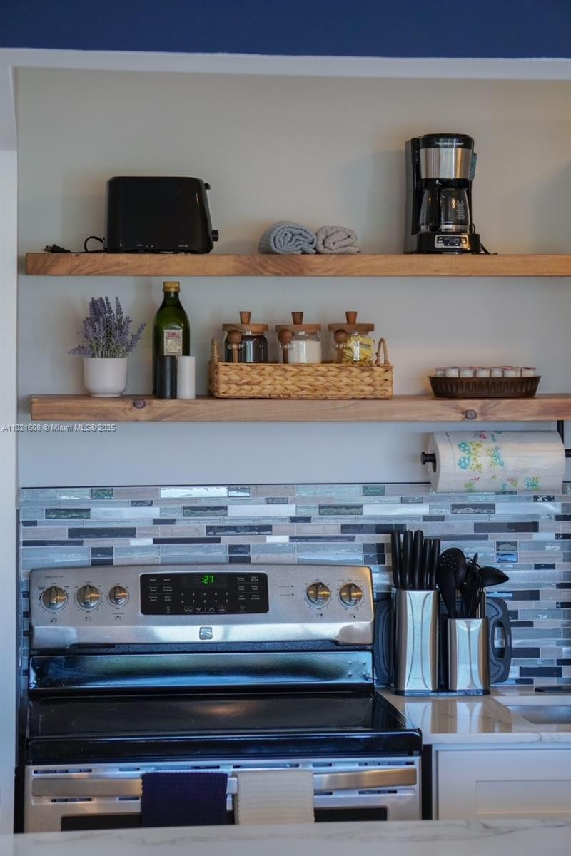 BAYSHORE YACHT & TENNIS C - Residential