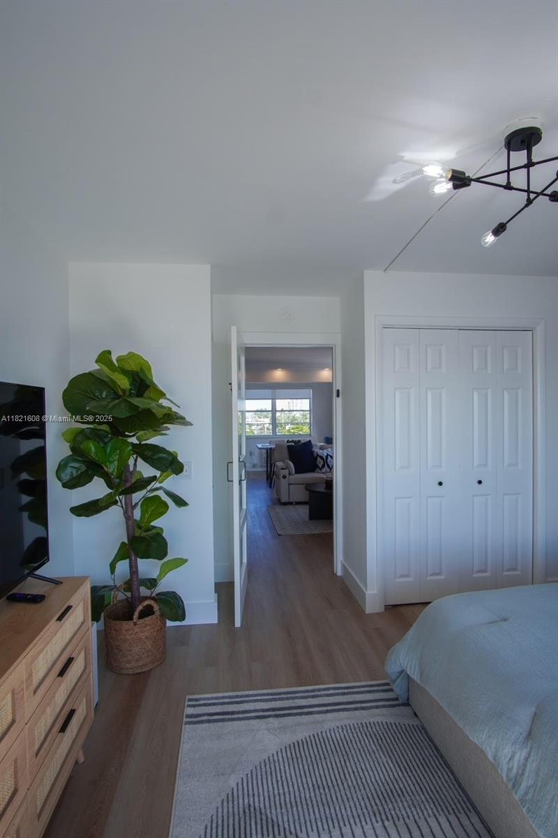 BAYSHORE YACHT & TENNIS C - Residential