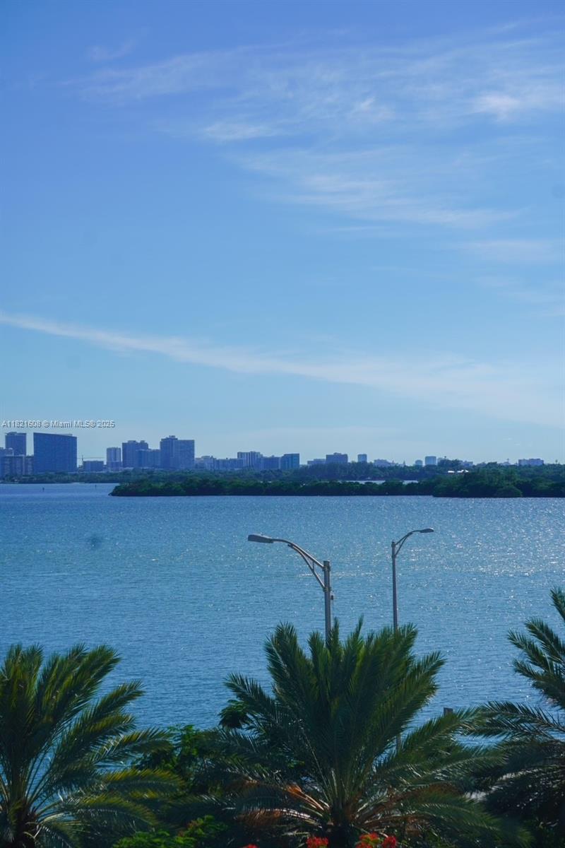 BAYSHORE YACHT & TENNIS C - Residential