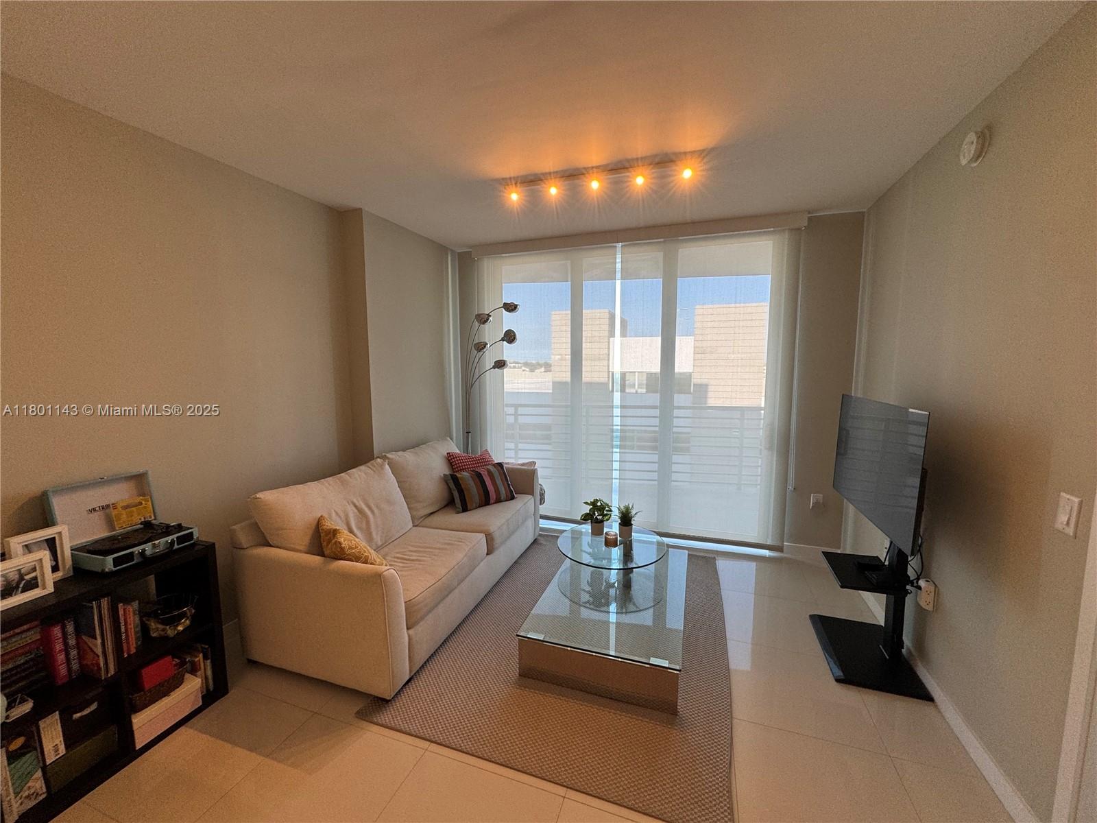 7875 Nw 107th Ave 601, Doral, Miami-Dade County, Florida - 1 Bedrooms  
2 Bathrooms - 