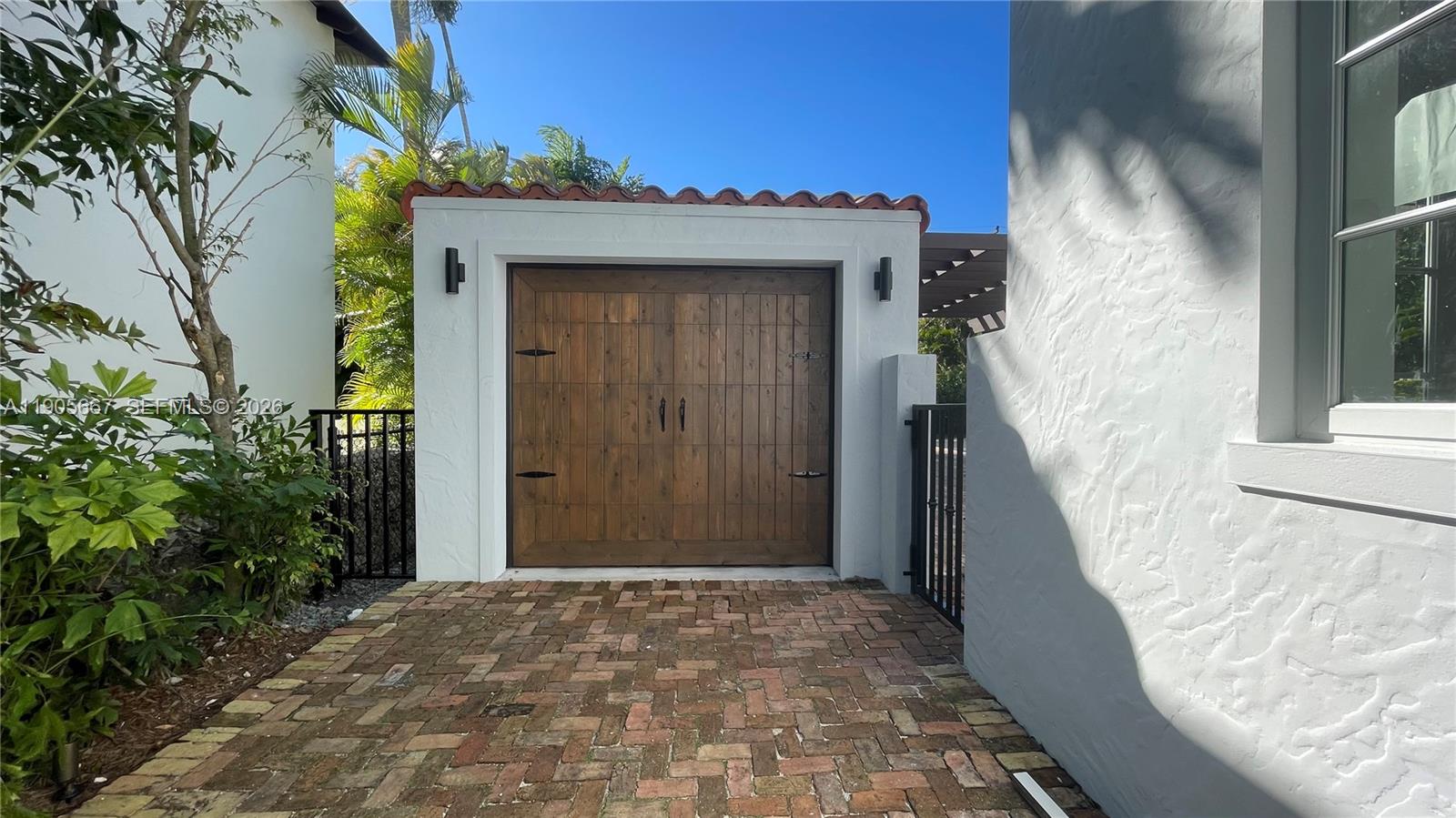 CORAL GABLES RIVIERA SEC - Residential