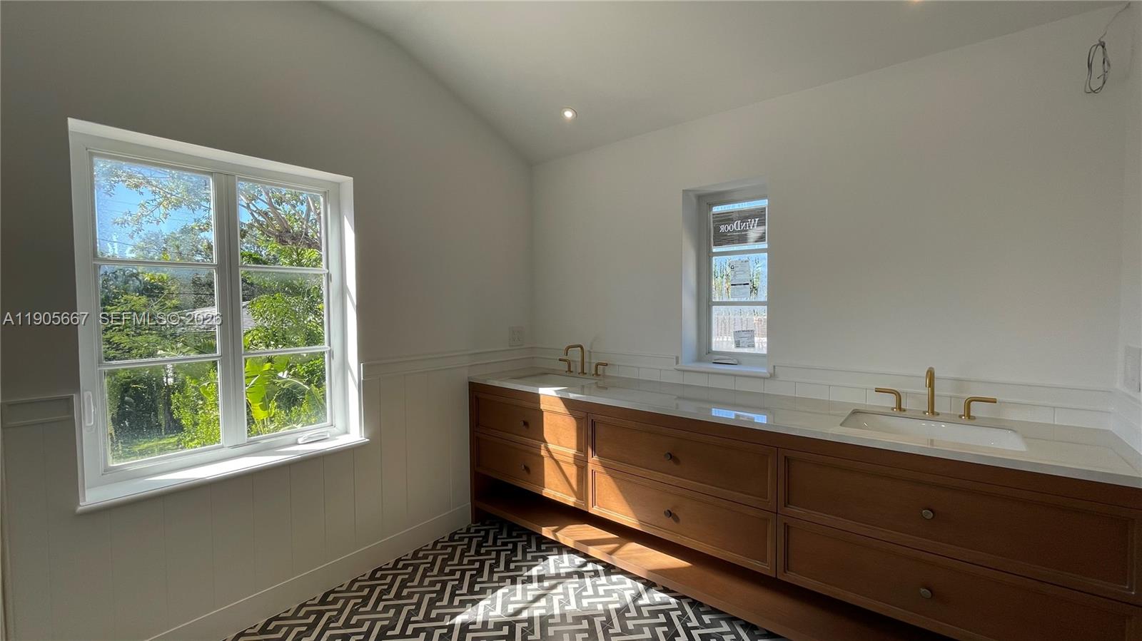 CORAL GABLES RIVIERA SEC - Residential