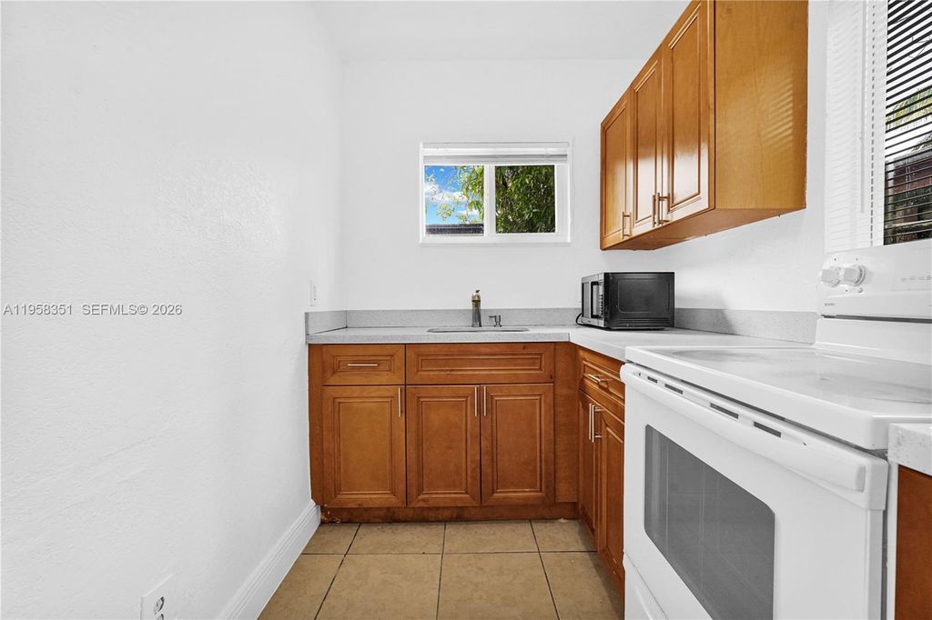 Photo of 1960 SW 41st Ave #3, Fort Lauderdale, FL 33317 (MLS # A11958351)