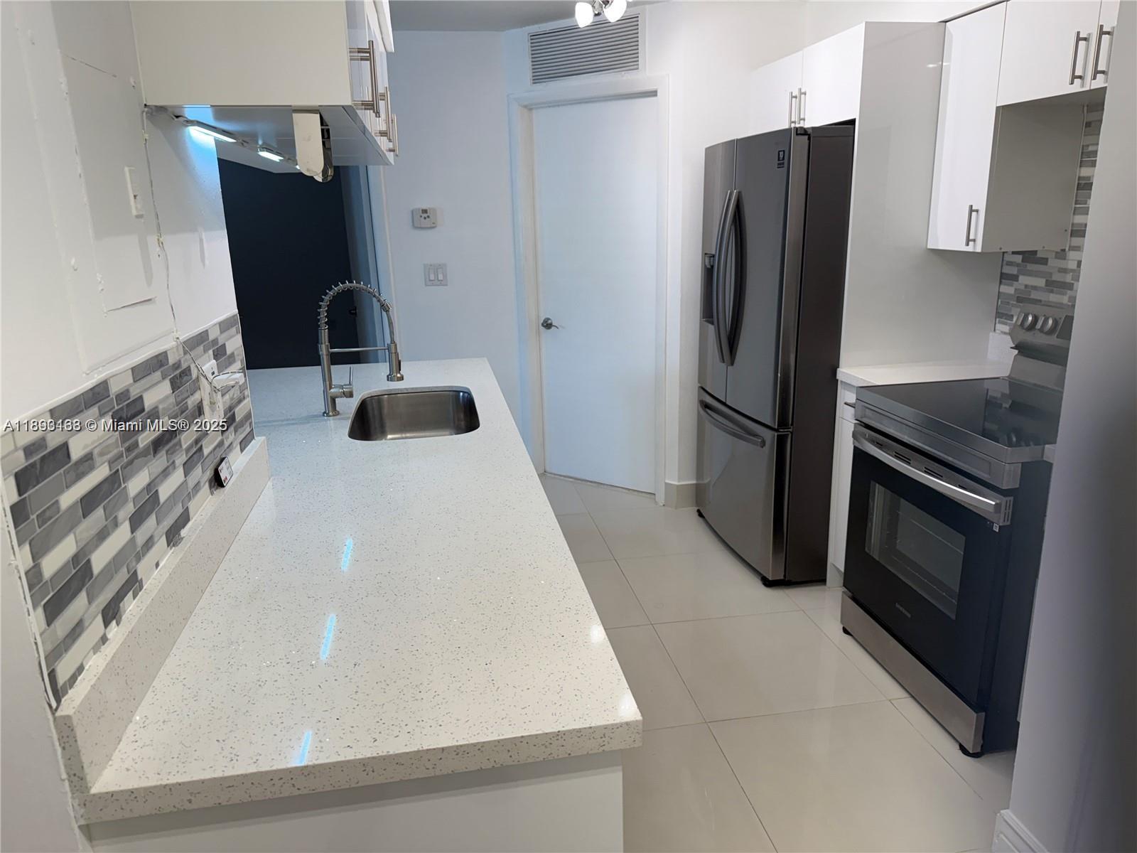 ANTIGUA AT CNTRY CLUBOF M - Residential Lease