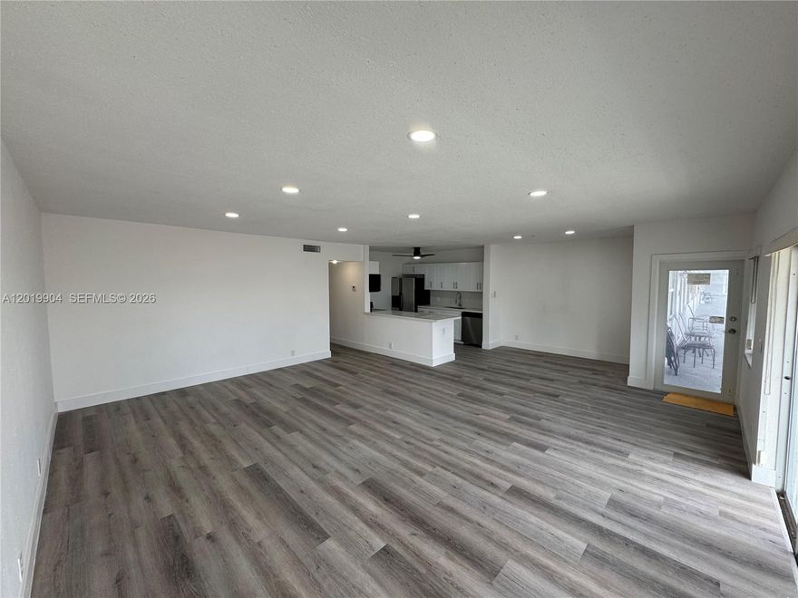 Beautiful and completely renovated 2-bedroom, 2-bathroom apartment, featuring a brand-new kitchen, updated
bathrooms, new flooring, fresh paint, and more. The spacious living and dining area provides a great space for
relaxation and entertainment. Located in the center of the COASTAL GARDEN complex, this unit is one of the few
that offers a private balcony with a spectacular garden view. Just steps away from the pool, it’s perfect for
enjoying warm days. This gated residential community is surrounded by a neighborhood of multi-million-dollar
waterfront homes, offering a beautiful and secure place to live. Conveniently located just a few blocks from the
beach in Hallandale Beach, this apartment combines comfort, charm, and an unbeatable location. +55 | CASH
ONLY