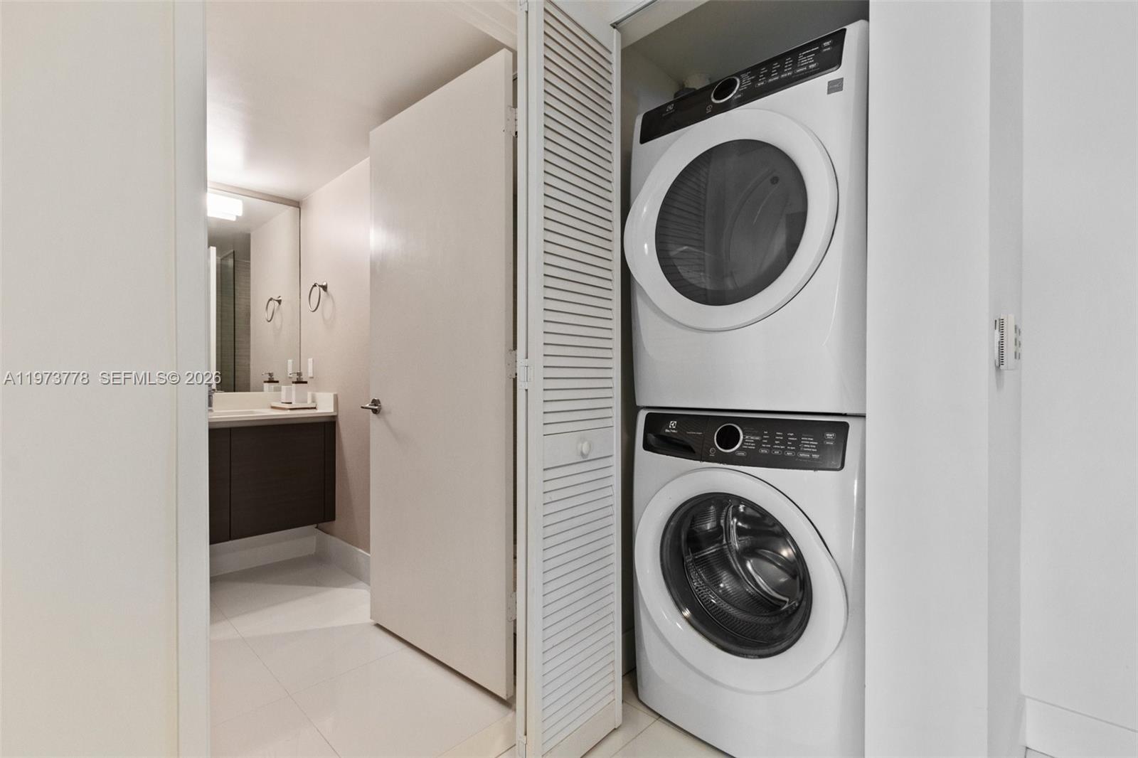 PARQUE TOWERS CONDO - Residential