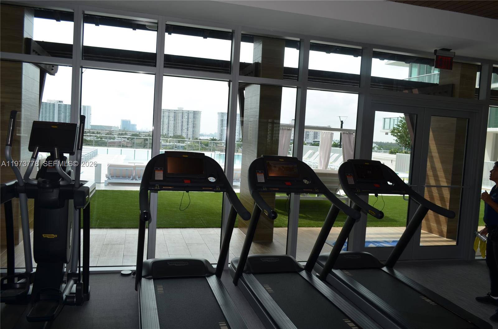 PARQUE TOWERS CONDO - Residential