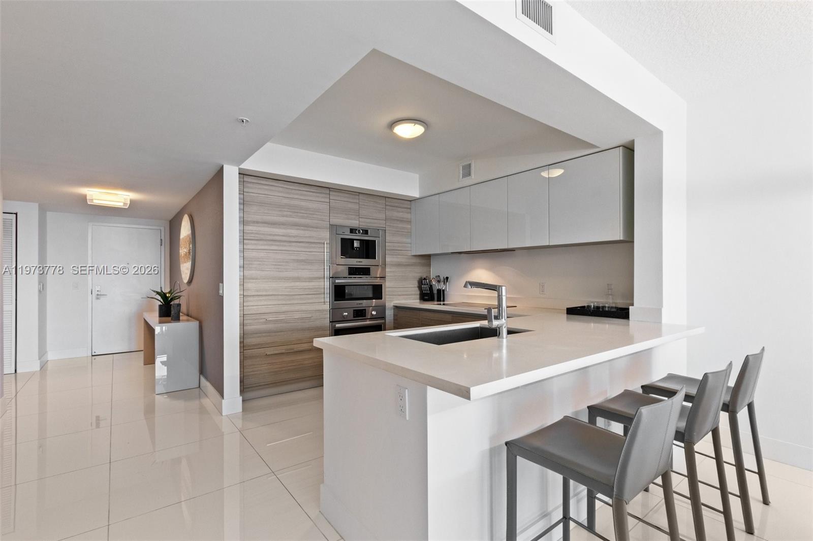 PARQUE TOWERS CONDO - Residential