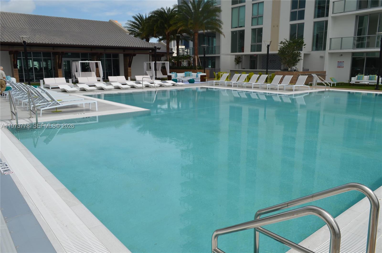 PARQUE TOWERS CONDO - Residential